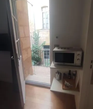 Appartement Avec Balcon Au Coeur Des Chartrons *